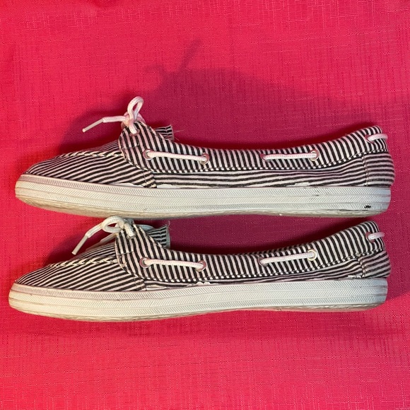 WET SEAL DOCKSIDES SIZE 10 - Picture 8 of 13